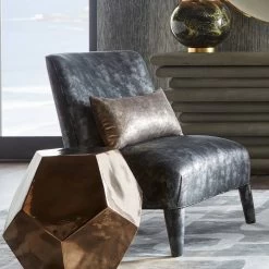 L'Escale -Wand Meester BnW Horizontal chair cushion crop