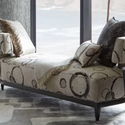 L'Escale -Wand Meester BnW Horizontal cropped circle sofa 2